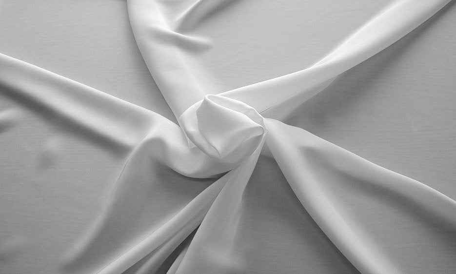 Crepé Satin 1713-001 - Seda 97%, Licra 6%, Ancho 135/140 cm, Peso 100 gr/mtl