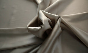 Crepé Satin 1713-015 - Seda 97%, Licra 6%, Ancho 135/140 cm, Peso 100 gr/mtl