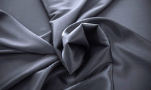 Cargar imagen en el visor de la galería, Crepé Satin 1713-188 - Seda 97%, Licra 6%, Ancho 135/140 cm, Peso 100 gr/mtl