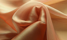 Cargar imagen en el visor de la galería, Organdí Cangiante 232050 - Seda natural 100%, Ancho 135/140 cm, Peso 55 gr/mtl
