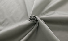 Cargar imagen en el visor de la galería, Mikado 973181 - 79% poliester, 21% seda, Ancho 140 cm, Peso 177 gr/mtl
