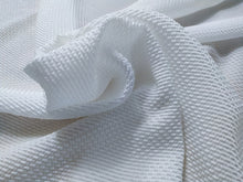 Cargar imagen en el visor de la galería, Jacquard 6, 93 gr/mtl - 78% Seda, 22 Nailon, Ancho 135 cm, 4 metros (38,85 € el metro)